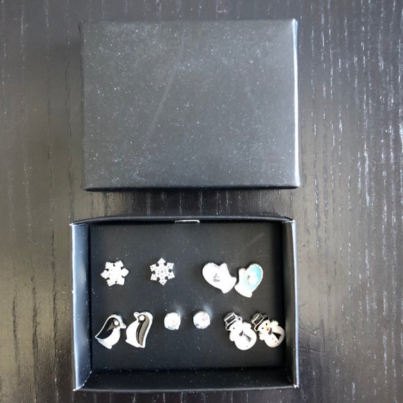 Avon winter-themed pierced earrings set - Picture 2 of 3